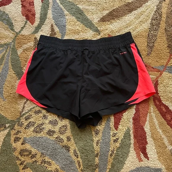 Nike shorts - Picture 1 of 3